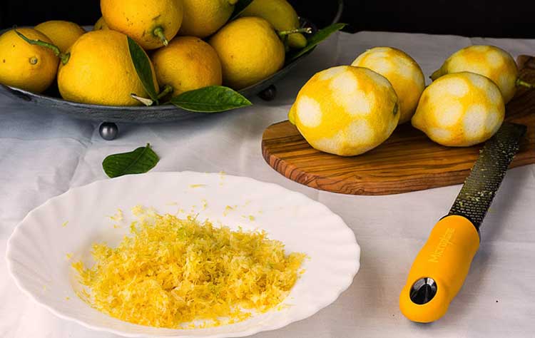Rayadura de limón para aprovechar la cáscara