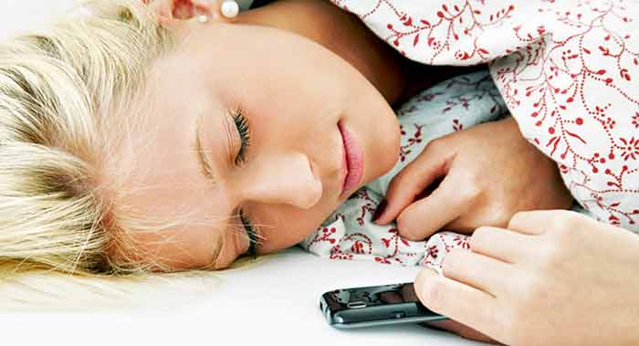 Electromagnetismo: Peligros de dormir con el móvil 